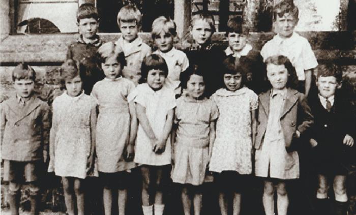 Young children posing for a school photo in 1930s at Knighton primary school in West Street